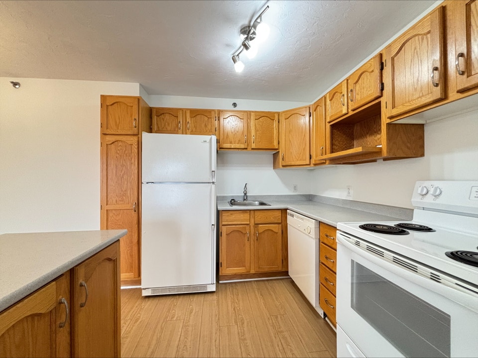 2 Bed Unit Available Jones Lake Area! 2