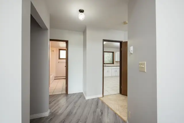 Carlton Court - 1 BED ROOM Apartment for Rent in Long Term Rentals in Edmonton - Image 11