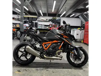 2026 KTM 1390 R EVO KTM 1390 R EVO 2026 MODELE DEMO PEU UTILISER Les photos peuvent être à titre ind...