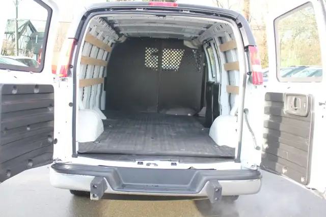 2023 GMC Savana Cargo Base in Cars & Trucks in Comox / Courtenay / Cumberland - Image 11