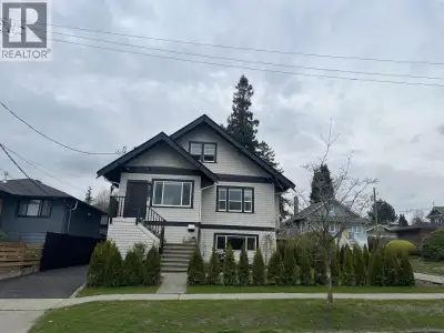 Nestled in one of North Vancouver´s most sought-after neighbourhoods, this spacious 2-bedroom plus d...