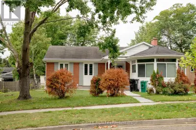 Spacious High-Raised Bungalow with Legal 3-Bedroom Walk-Out Basement Apartment!4Bedrooms 2 Bathrooms...