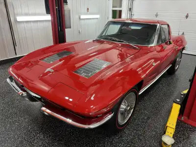 Chevrolet Corvette 1963 Split Window, moteur 327, 300HP, manuelle 4 vitesses, véhicule Extrêmement r...