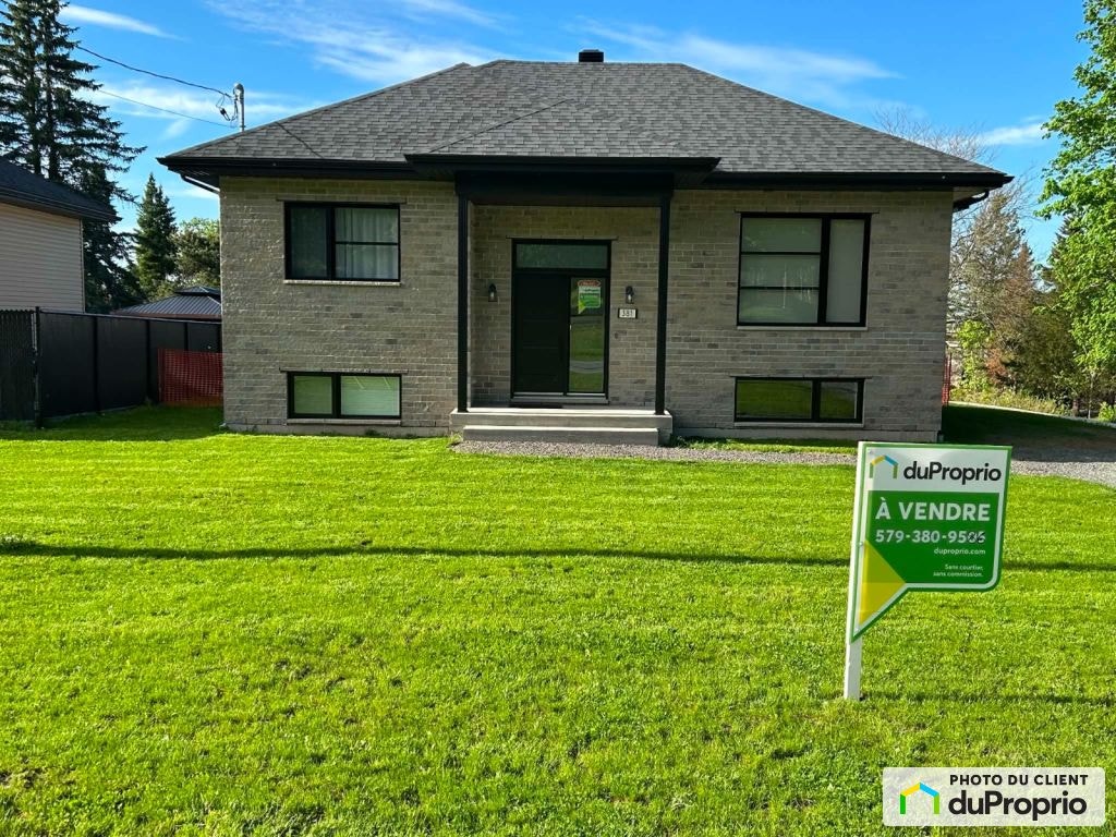 $645,000 - Bungalow for sale in Granby — photo 1