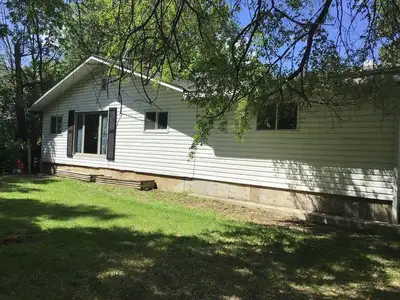 R26//Winnipeg Beach/OPEN HOUSE Sunday, July 13th 1-3 PM. Charming & comfy 1427 sf, 3 bedroom, 1 bath...