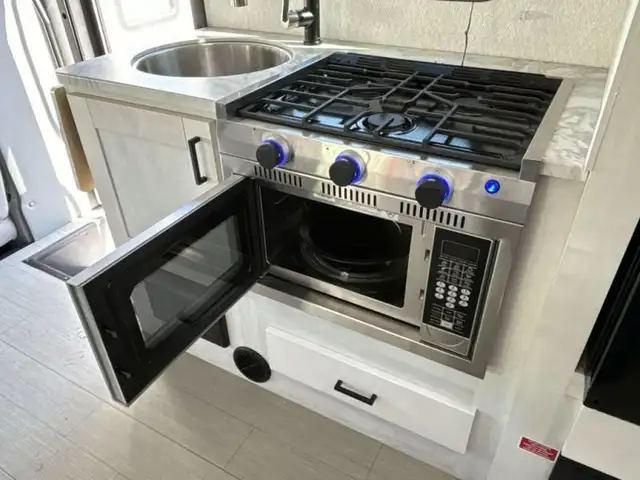 2023 EAST TO WEST Entrada 2200S in RVs & Motorhomes in Red Deer - Image 34