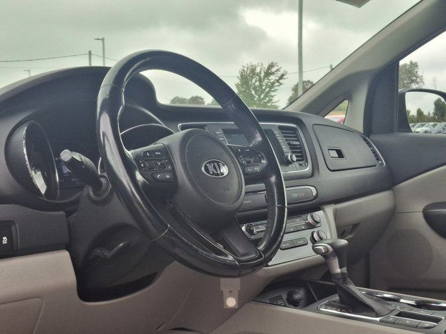 2020 Kia Sedona LX | Power Seat | Heated Wheel + Seats in Cars & Trucks in Guelph - Image 2