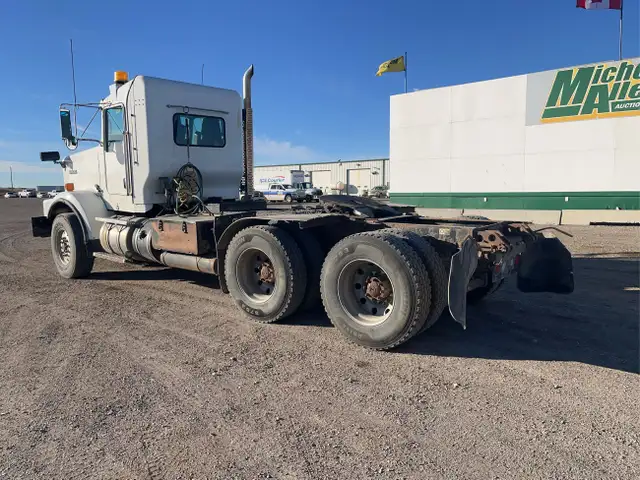 2016 Kenworth T800 in Heavy Trucks in Calgary - Image 4