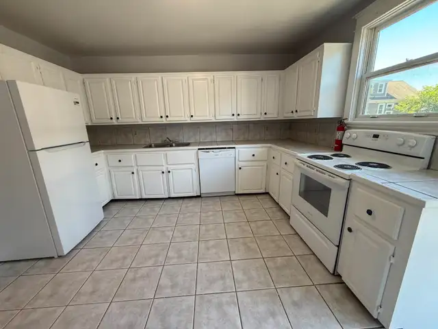 4+ Bedroom Unit on Windsor St ALL UTILS INCLUDED in Long Term Rentals in City of Halifax - Image 3