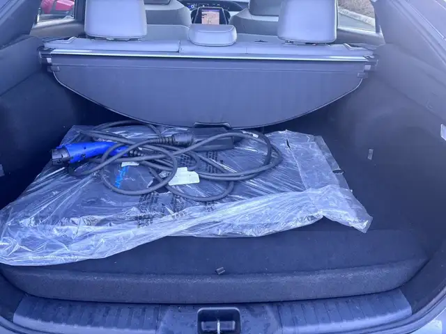 2020 Toyota Prius Prime Upgrade in Cars & Trucks in Comox / Courtenay / Cumberland - Image 9