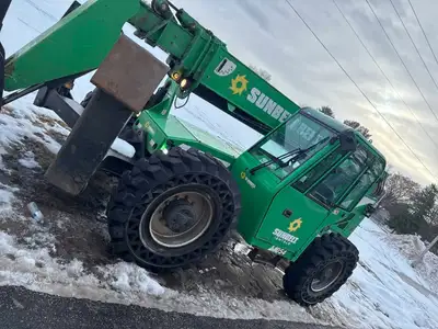 Brand/model: Skytrak 10054 Year: 2015 Hours: 5.590 Reach: 54′ Cab: Enclosed with Heat Price : CAD $7...