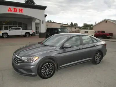 2020 Volkswagen Jetta Highline Sedan a perfect blend of style, efficiency, and comfort! Powered by a...