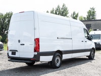 . Engine: 6 Cylinder Engine (image 5)