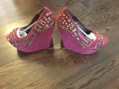 Brand New Women shoes Size 8.5, View more