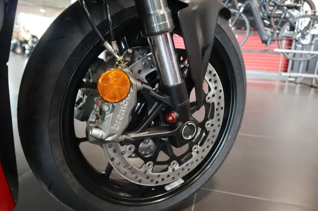 2025 Ducati Streetfighter V2 Ducati Red in Street, Cruisers & Choppers in Edmonton - Image 7