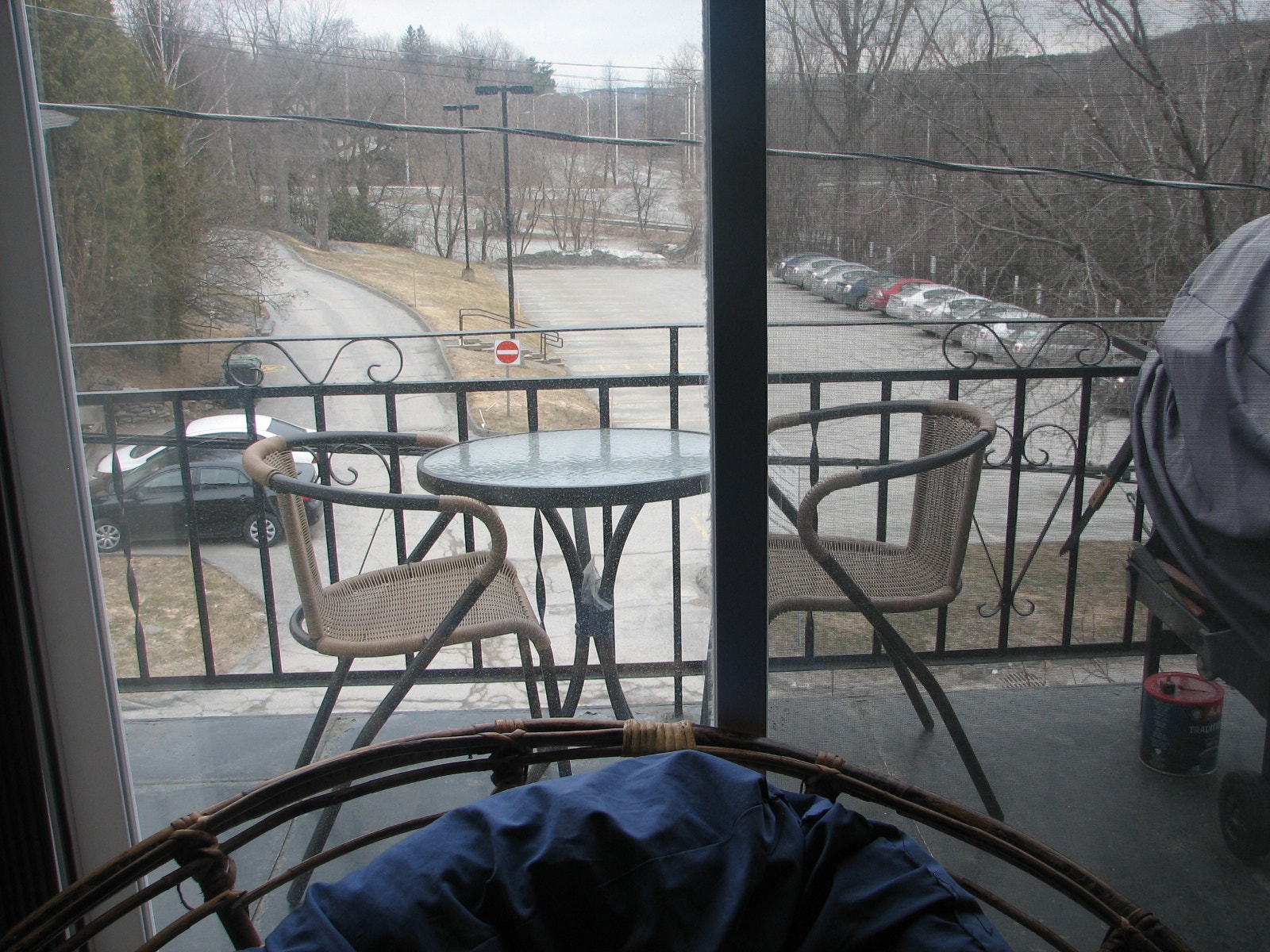1 bo logement pas cher avec belle vue 106 rue court app 19 — photo 1