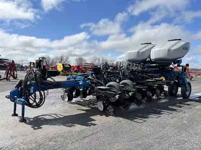 2014 KINZE 4900 16 ROW PLANTER STOCK# A111635 16 ROWS AT 30 INCH SPACING BULK FILL MARKERS ELECTRIC...