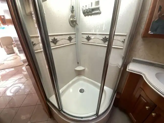 2006 Holiday Rambler Navigator 43PBQ in RVs & Motorhomes in Kelowna - Image 17