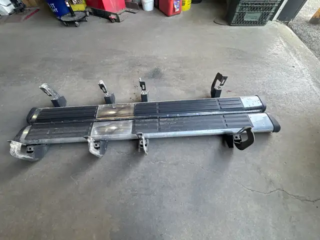 One set takeoff running boards from GM extended cab truck in Auto Body Parts in Calgary - Image 3