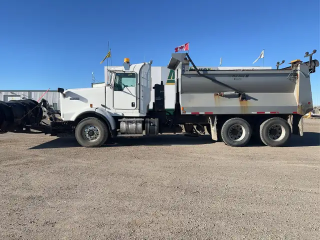 2016 Kenworth T800 in Heavy Trucks in Calgary - Image 3