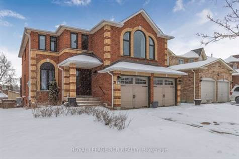 13 Strawberry Hill Crt in Houses for Sale in Mississauga / Peel Region - Image 2