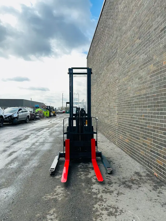 2017 Raymond Stacker WALK-BEHIND Forklift 2500 Cap for Sale&Rent in Heavy Equipment in Mississauga / Peel Region - Image 5
