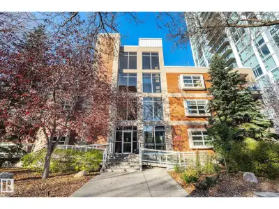 Welcome to Madison III, tucked away on a tree-lined street in the heart of Wîhkwêntôw/Grandin. Here,...