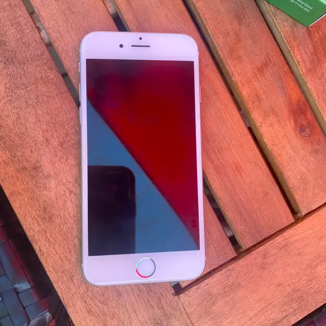 IPhone 6 in Cell Phones in Guelph - Image 3