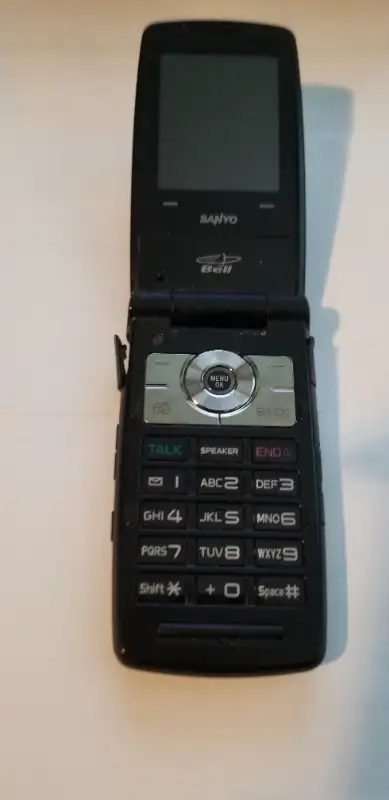 Bell, Solo, CDMA Phones, old school. in Cell Phones in City of Toronto - Image 11