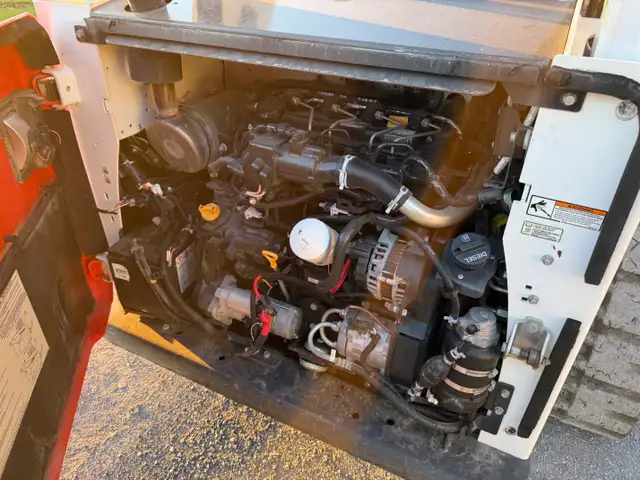 2019 BOBCAT T740 Tracked Skid Steer , Low Hours ! in Heavy Equipment in Ottawa - Image 8
