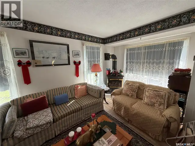 705 1st AVENUE NW Weyburn, Saskatchewan in Houses for Sale in Regina - Image 15