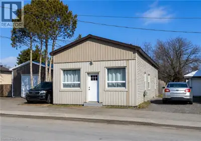 THIS PROPERTY HAS A COMMERCIAL ELEMENT THAT MAKES IT IDEAL FOR A LIVE/WORK ENVIRONMENT. POSSIBILITIE...