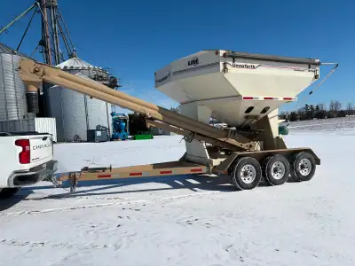 Unverferth 3750 seed tender with 18' conveyor w/hydraulic lift, 2 compartments, roll tarp, recent ne...