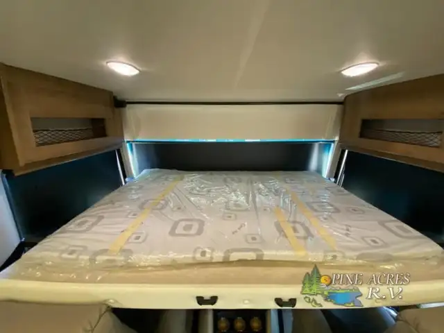 2021 Holiday Rambler Admiral 34J only 13 Milles in RVs & Motorhomes in Moncton - Image 15