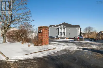 Welcome to 106126 Farnham Gate, a bright, clean, move-in-ready ground-level condo in the heart of Cl...