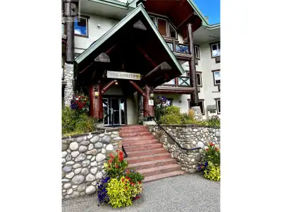 Lizard Creek Lodge 1/4 Share! Beautifully updated one bedroom and two full bathrooms ski hill condo,...
