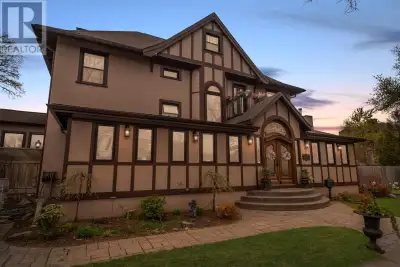 Welcome To One of Thunder Bay’s Finest Century homes! Boasting over 4000 sq ft of total living space...