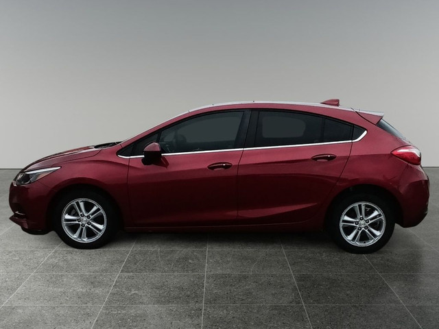 2018 Chevrolet Cruze 4dr HB 1.4L LT w-1SD in Cars & Trucks in Lethbridge - Image 2