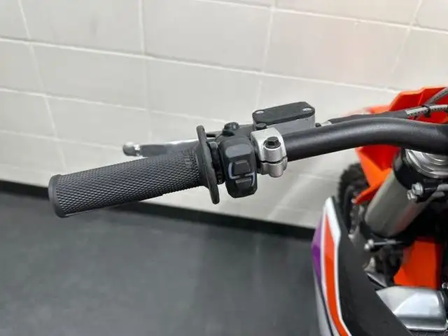 2024 KTM 250 SX-F in Dirt Bikes & Motocross in Calgary - Image 13
