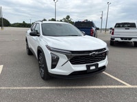 // ACCIDENT FREE!! // // SINGLE OWNER! // This 2024 Chevrolet Trax 2RS FWD is a smart compact SUV wi... (image 3)
