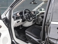 2024 Chrysler Grand Caravan SXT | NO REPORTED ACCIDENTS | STOW-N-GO The 2024 Chrysler Grand Caravan... (image 6)