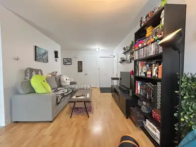 Appartement 4 et demi dans un immeuble situé à proximité du Cégep de Lévis-Lauzon, dans un quartier...