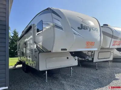 Year: 2018 Stock Number: UX6571 Status: PreOwned Weight: 8435 Lbs. Length: 26 ft Sleeps: 4 Included...