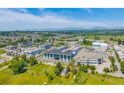 BUILD-TO-SUIT OPPORTUNITY! Shell office unit available in Cambridge Business Centre. This 1,085 SF s...