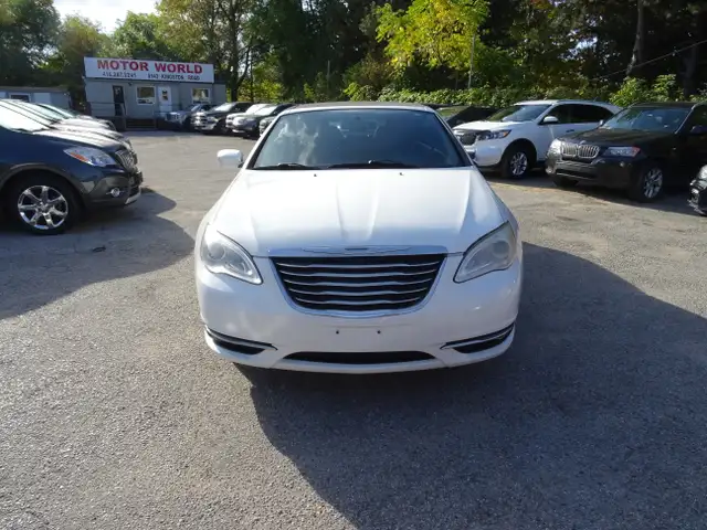 2013 Chrysler 200 Touring in Cars & Trucks in City of Toronto - Image 6
