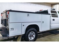 **ACCIDENT FREE - MECHANICALLY CERTIFIED** County of Red Deer Vehicle 153,772 KM This 2005 GMC Sierr... (image 8)