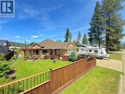 Located in Princeton’s desirable 3rd Bench neighbourhood, this executive 3-bedroom rancher + basemen...