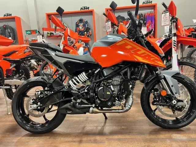 2024 KTM 250 Duke in Sport Bikes in Oakville / Halton Region - Image 3