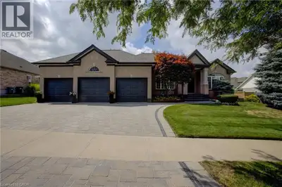 RARE OPPORTUNITY – EXQUISITE BUNGALOW WITH A TRIPLE GARAGE! Welcome to this impressive executive bun...