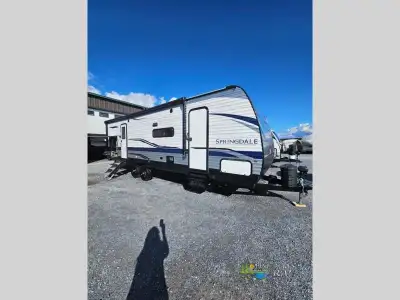 Keystone Springdale travel trailer 274RB highlights: Rear Bathroom Dual Entry Sofa Walk-In Pantry Ou...